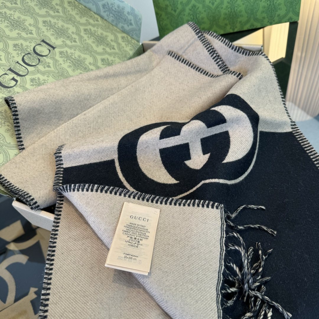 Gucci Black and Beige Fringe Scarf