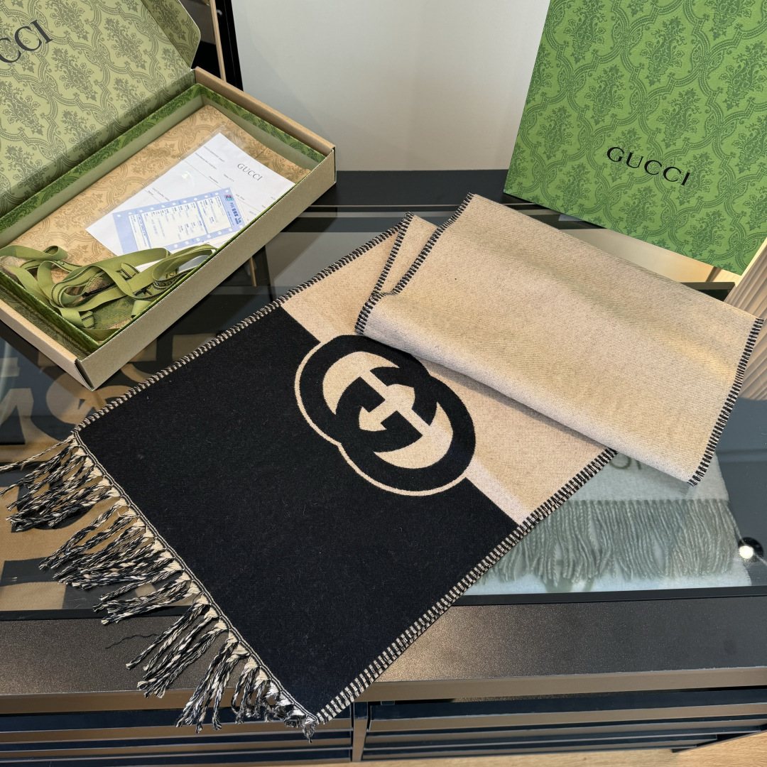 Gucci Black and Beige Fringe Scarf