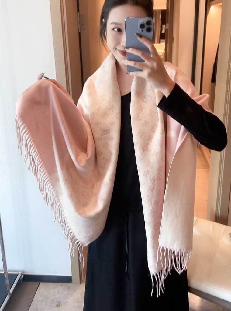 Louis Vuitton Infinity Dots Fringed Shawl