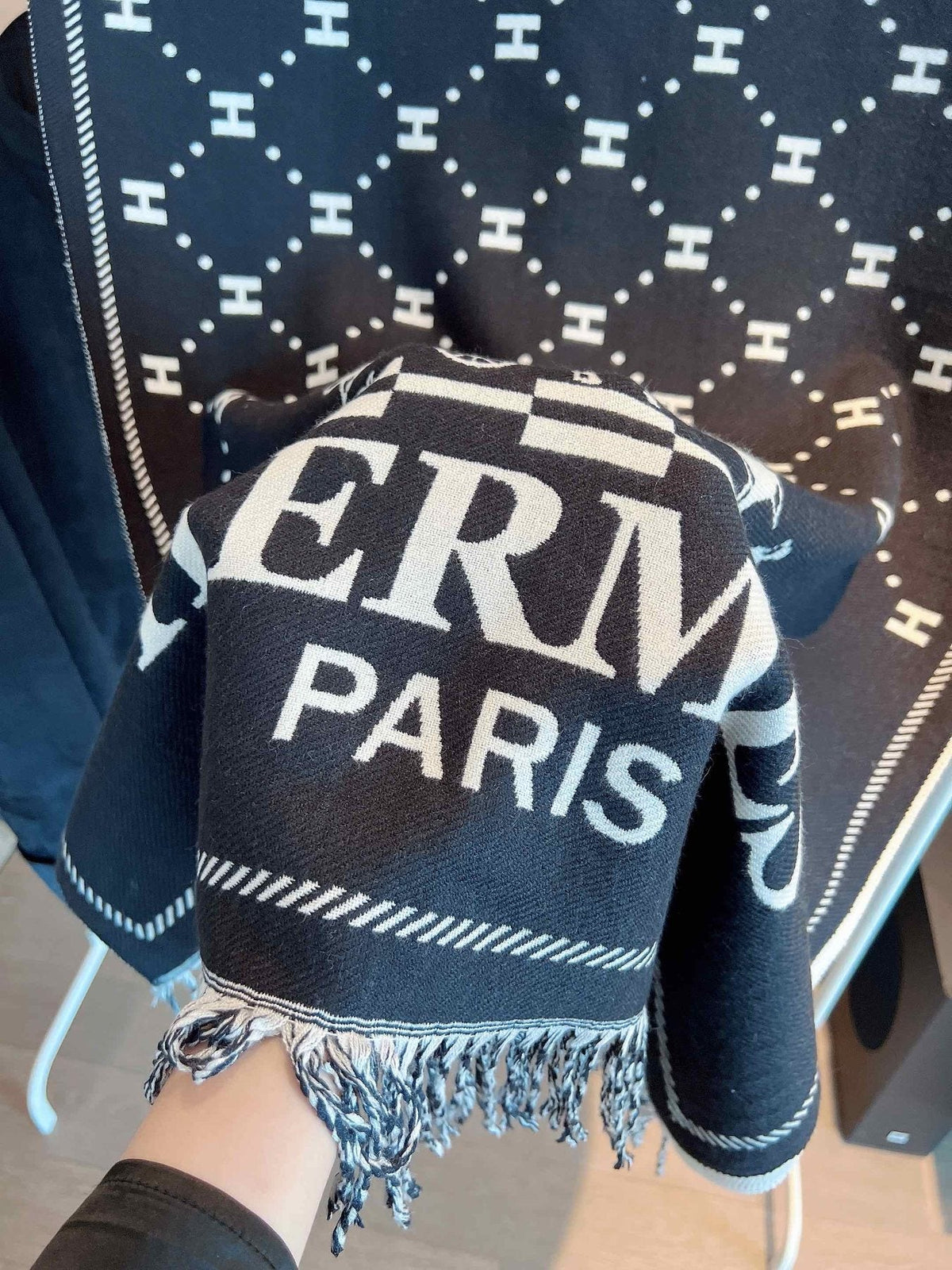 Hermès Geometric Motif Fringed Scarf