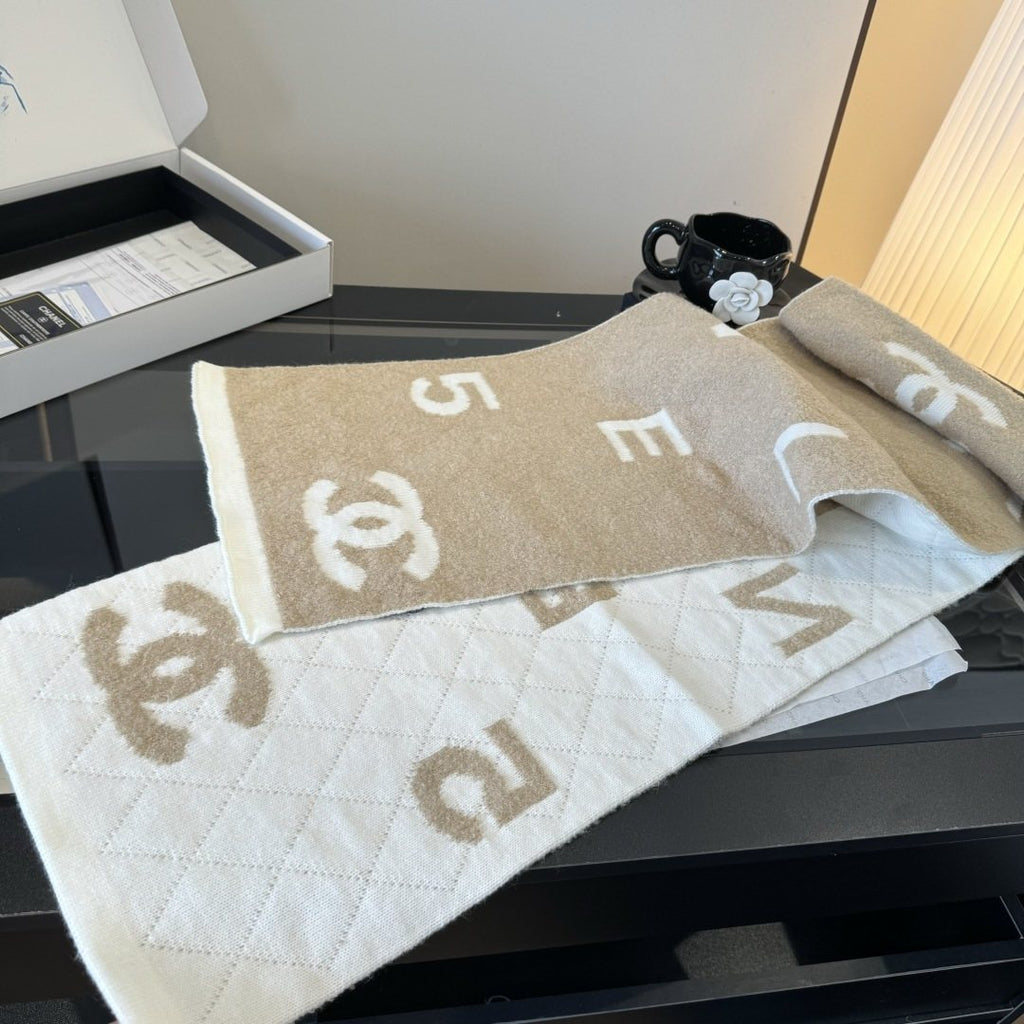Chanel Logo Motif Knit Scarf