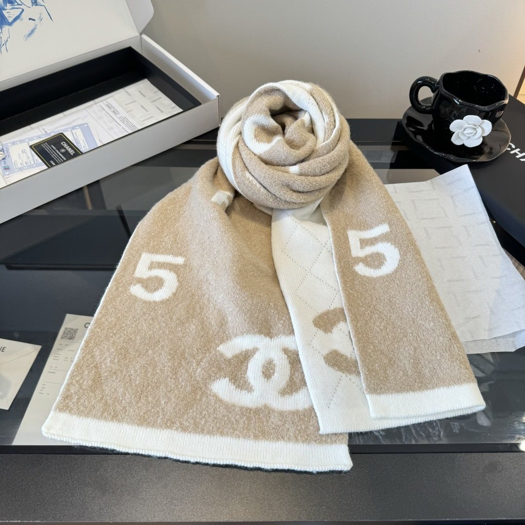 Chanel Logo Motif Knit Scarf