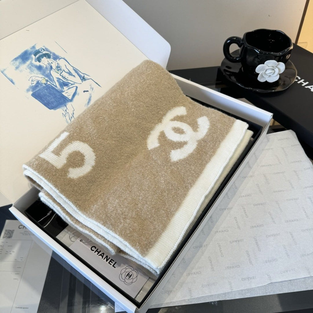 Chanel Logo Motif Knit Scarf