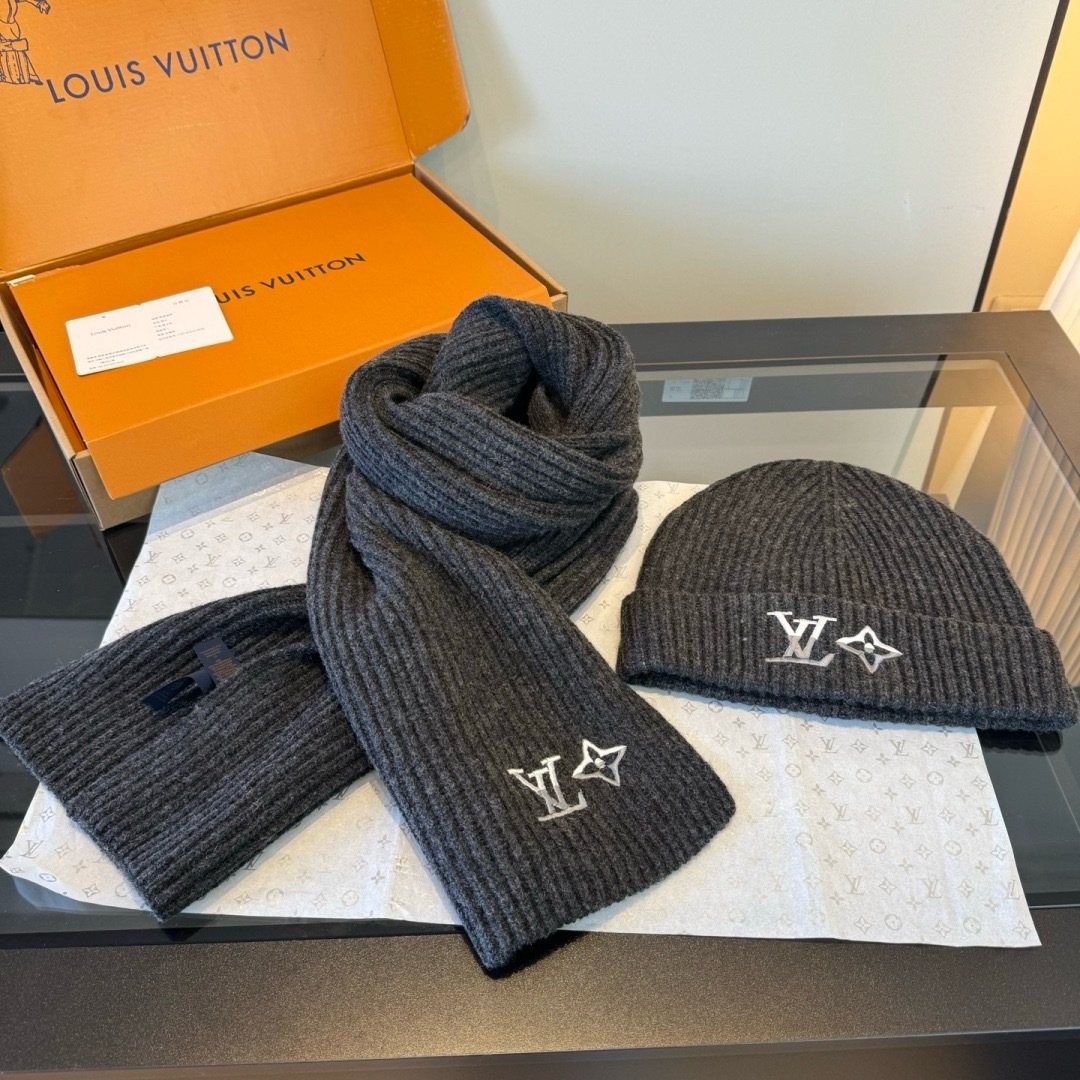Louis Vuitton Rib-Knit Beanie & Scarf Set