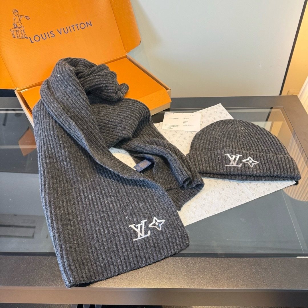 Louis Vuitton Rib-Knit Beanie & Scarf Set
