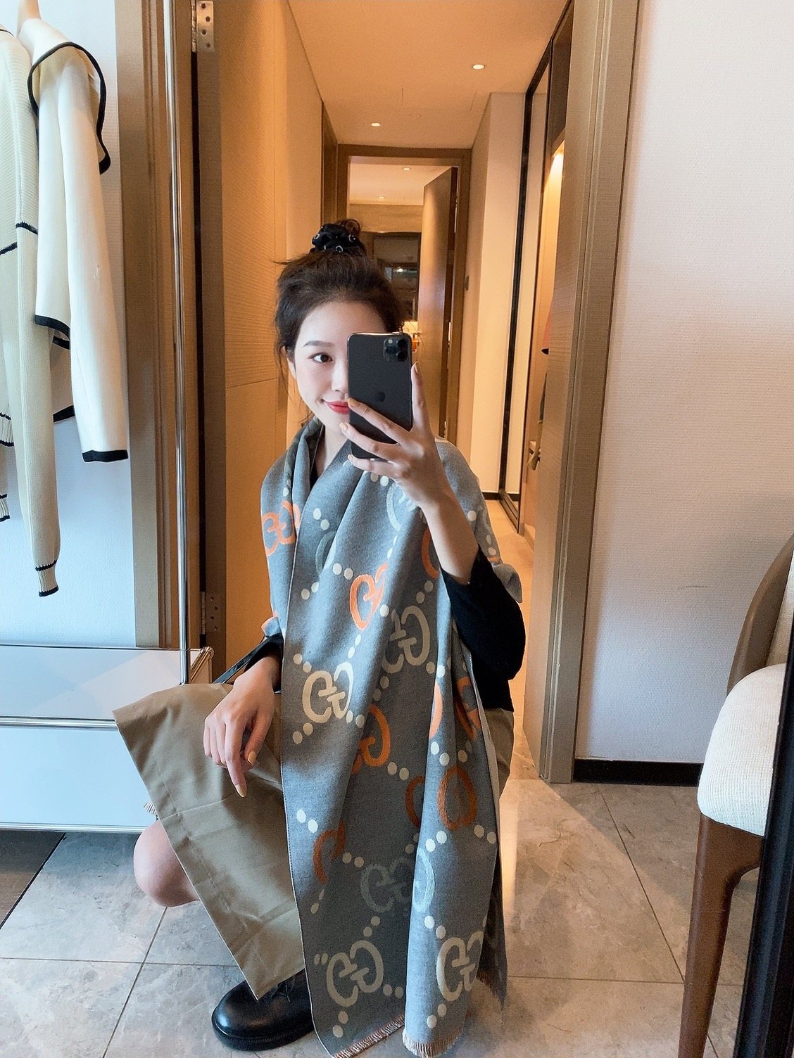 Gucci Pink-Beige Fringed Geometric Motif Scarf