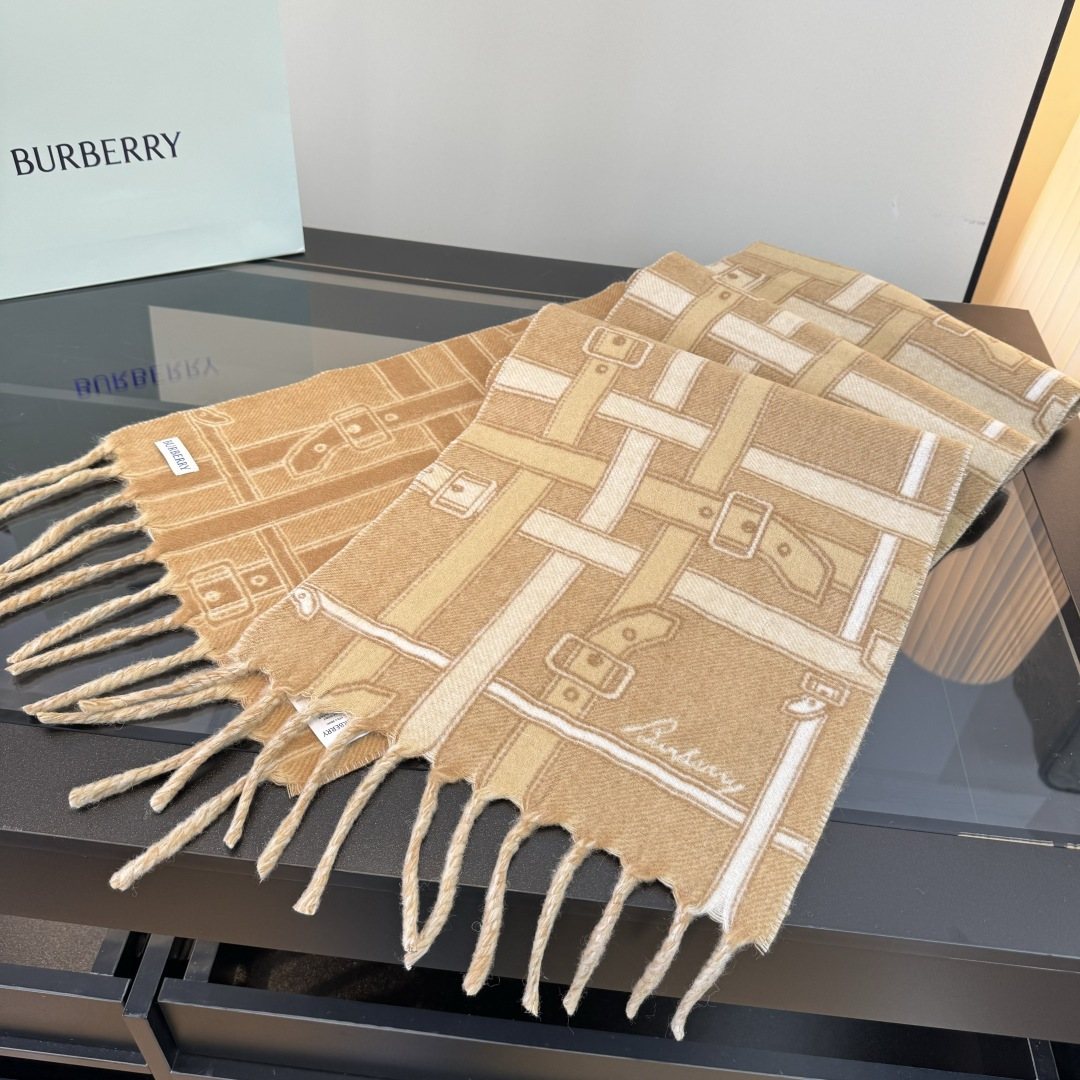 Burberry Geometric Fringed Scarf
