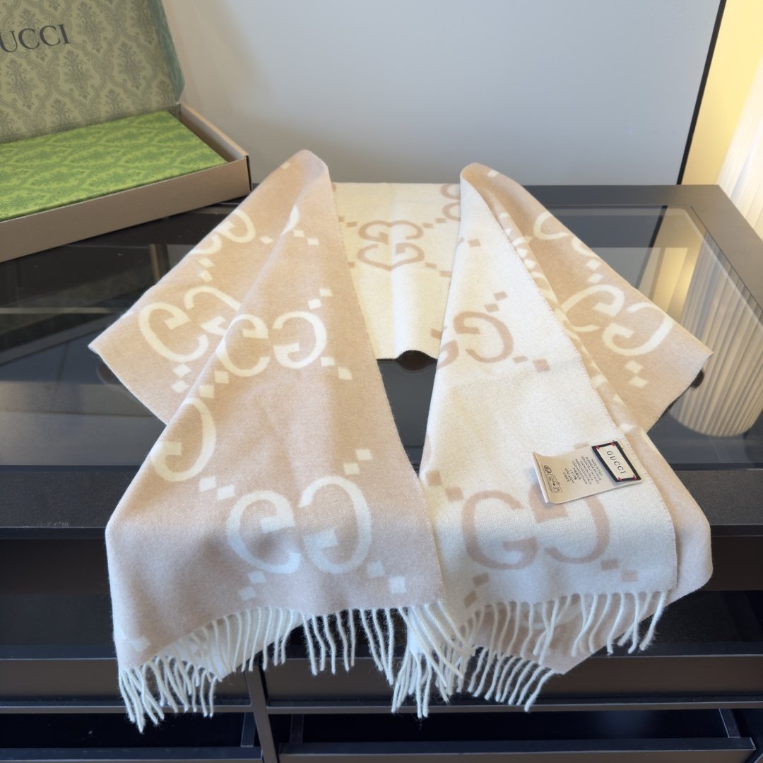 Gucci Fringed Interlocking Motif Scarf