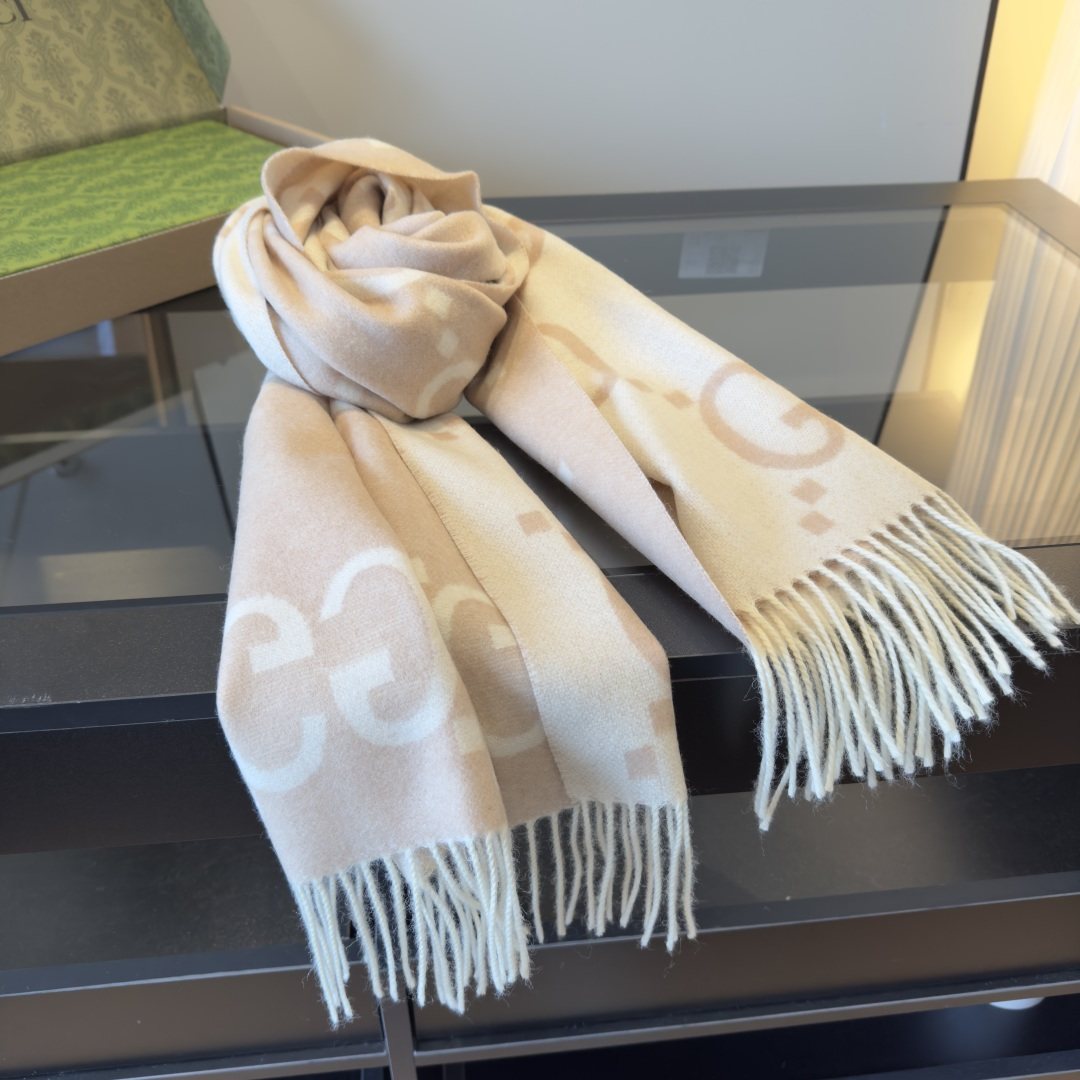 Gucci Fringed Interlocking Motif Scarf