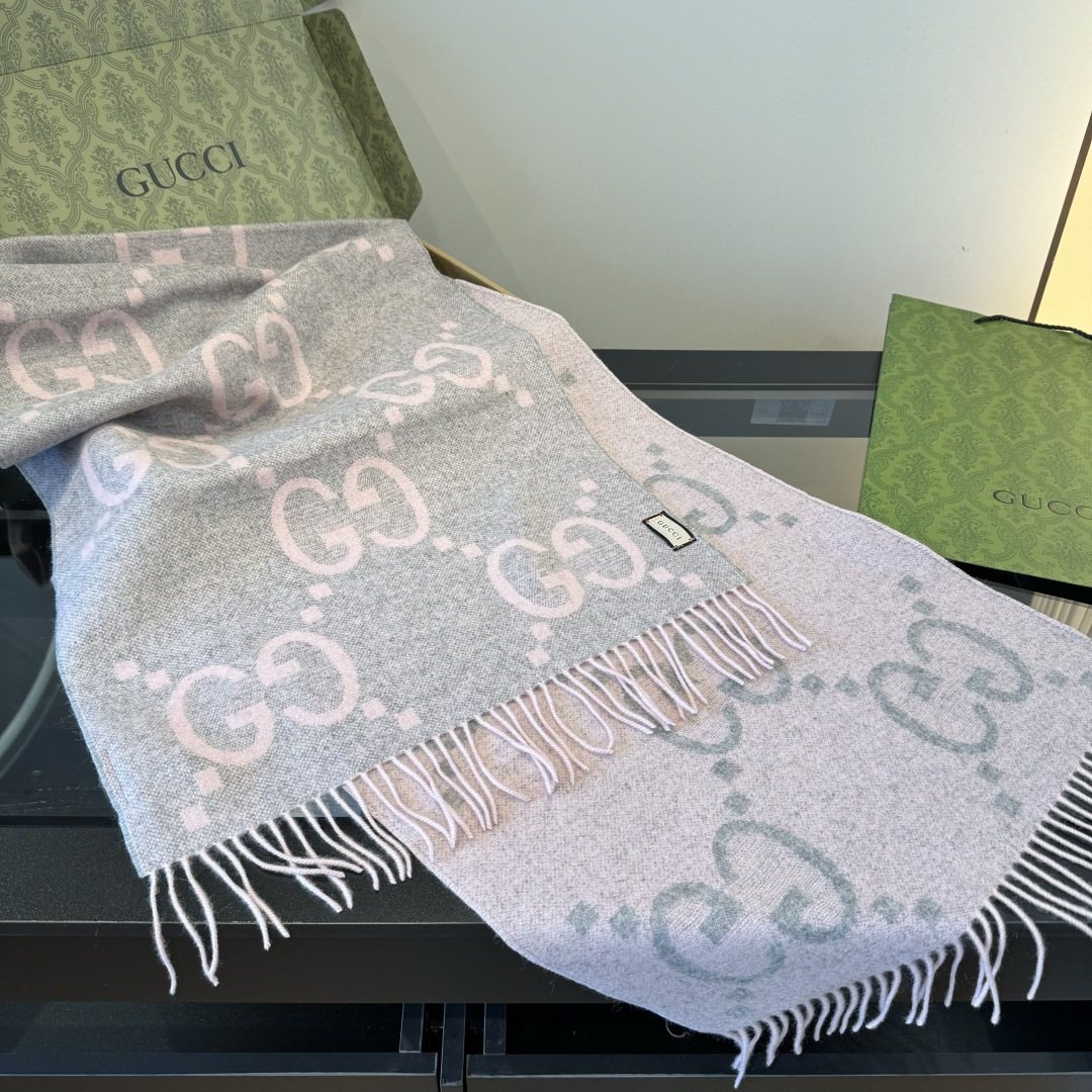 Gucci Fringed Interlocking Motif Scarf
