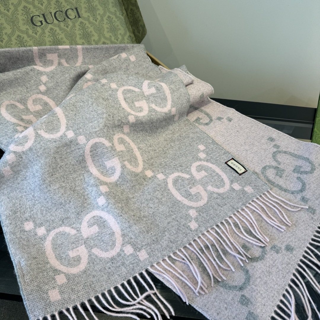Gucci Fringed Interlocking Motif Scarf