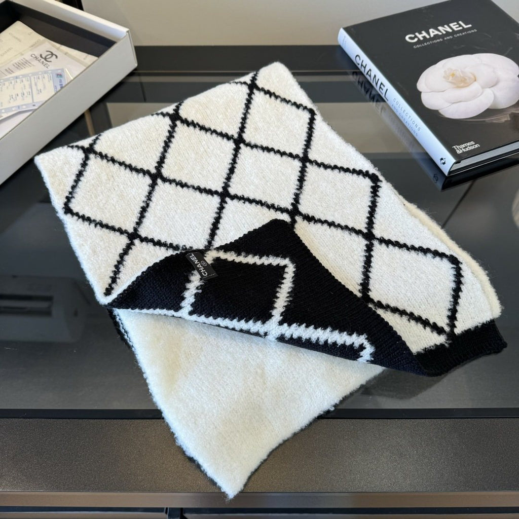Chanel Reversible Ivory & Black Knit Scarf
